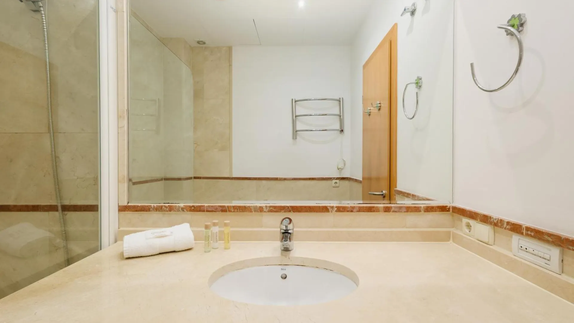 Apartment 3 Bedroom Apartment, With Private Garden And Terrace, In Puerto Banus Marbella