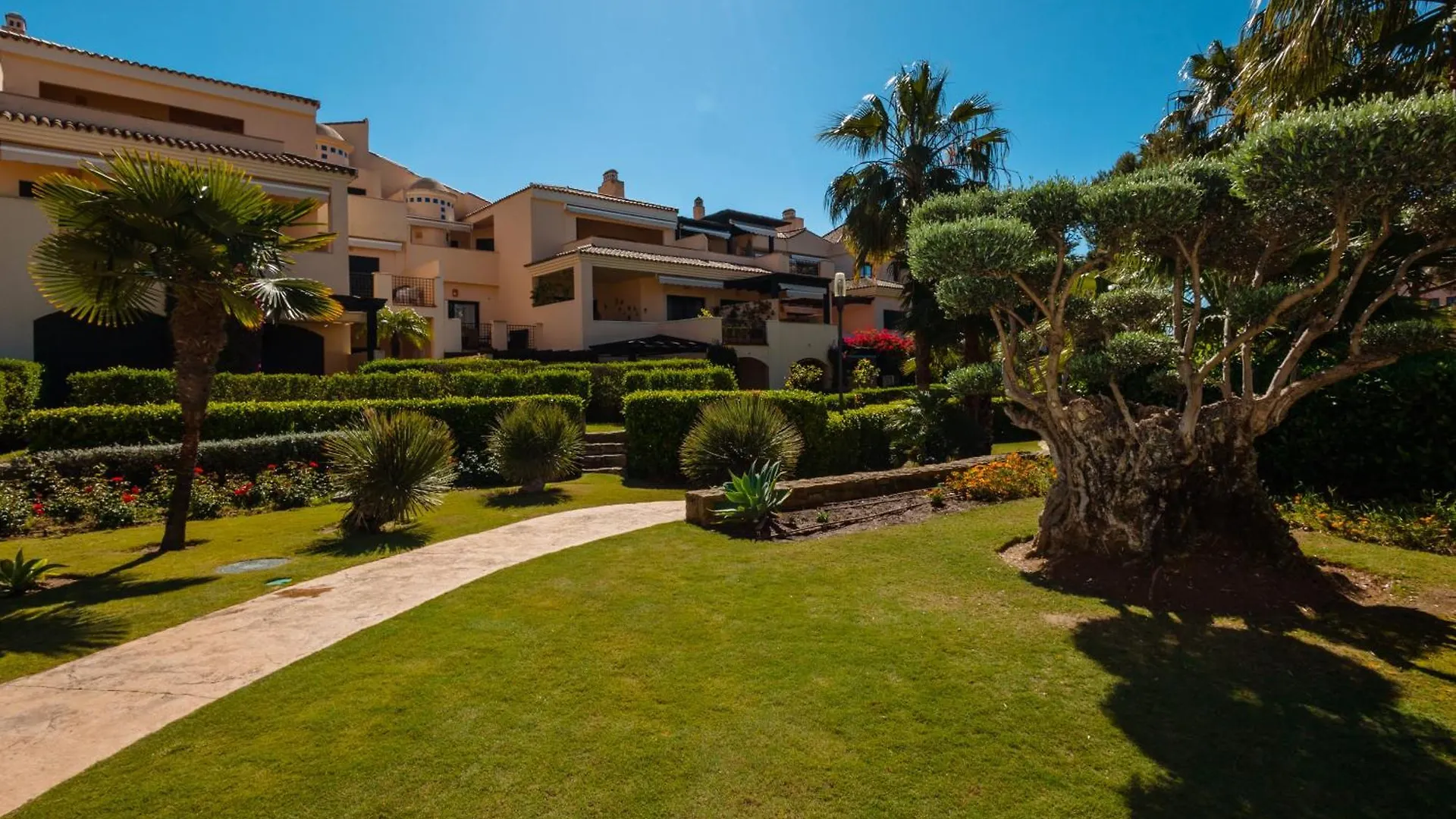 Apartment 3 Bedroom Apartment, With Private Garden And Terrace, In Puerto Banus Marbella