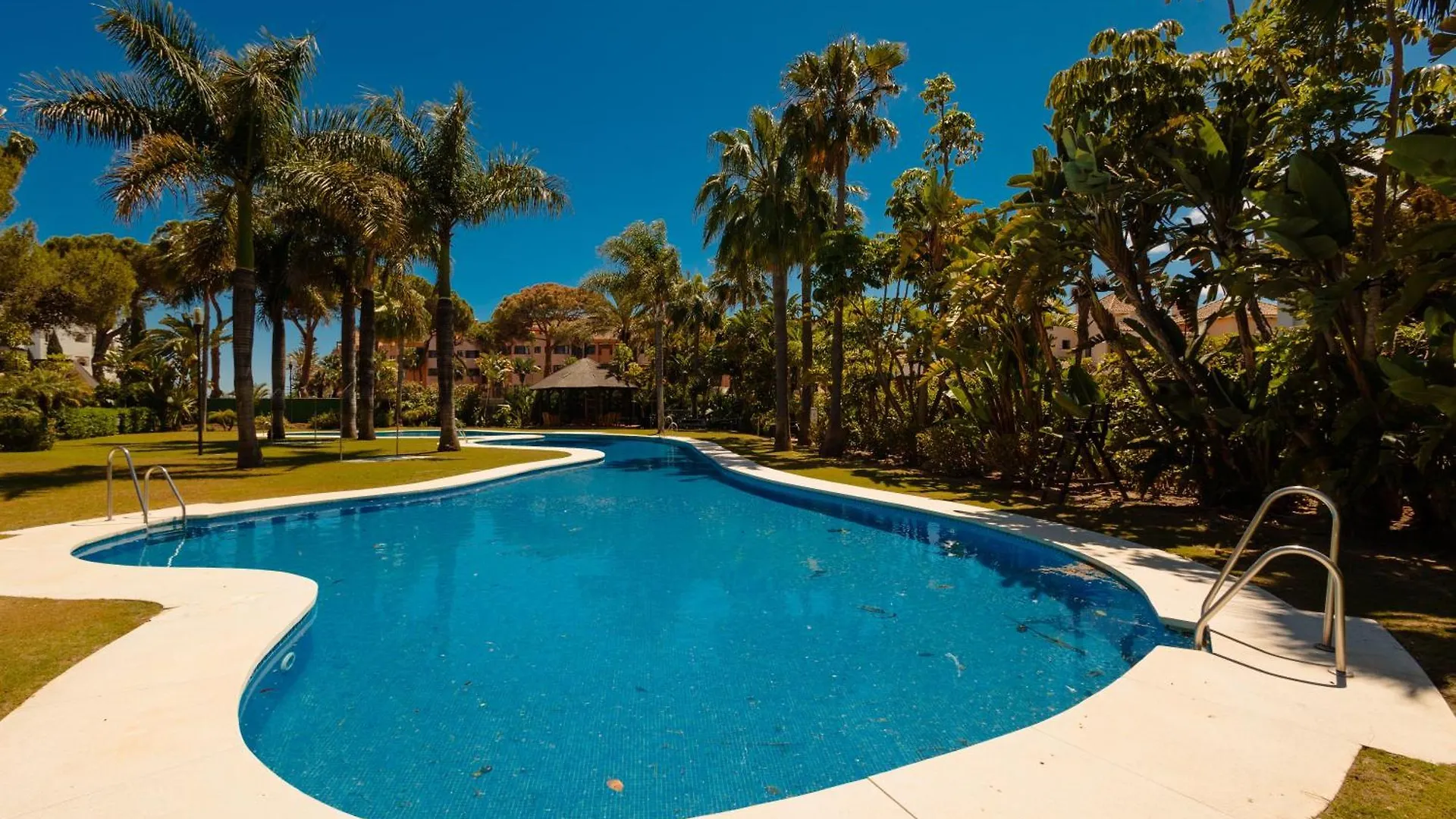 Apartment 3 Bedroom Apartment, With Private Garden And Terrace, In Puerto Banus Marbella Spain