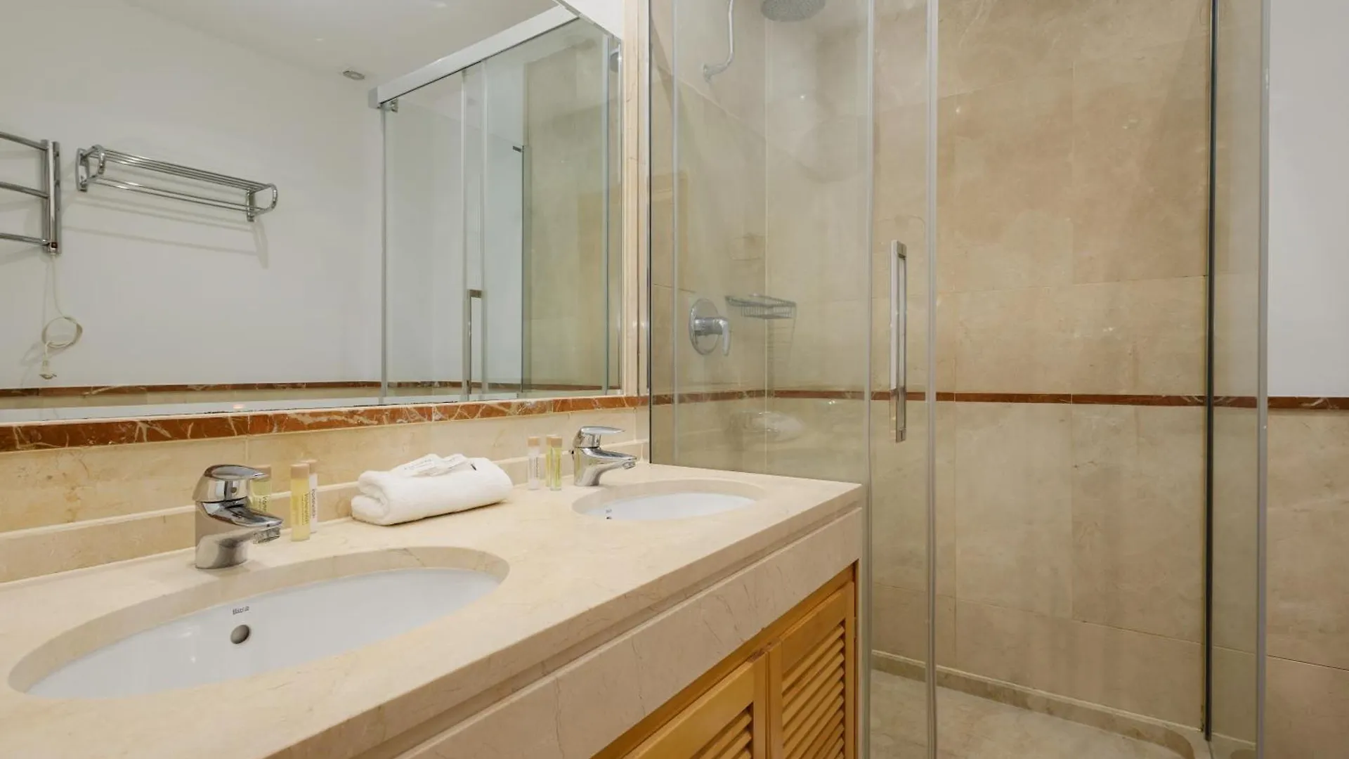 Apartment 3 Bedroom Apartment, With Private Garden And Terrace, In Puerto Banus Marbella