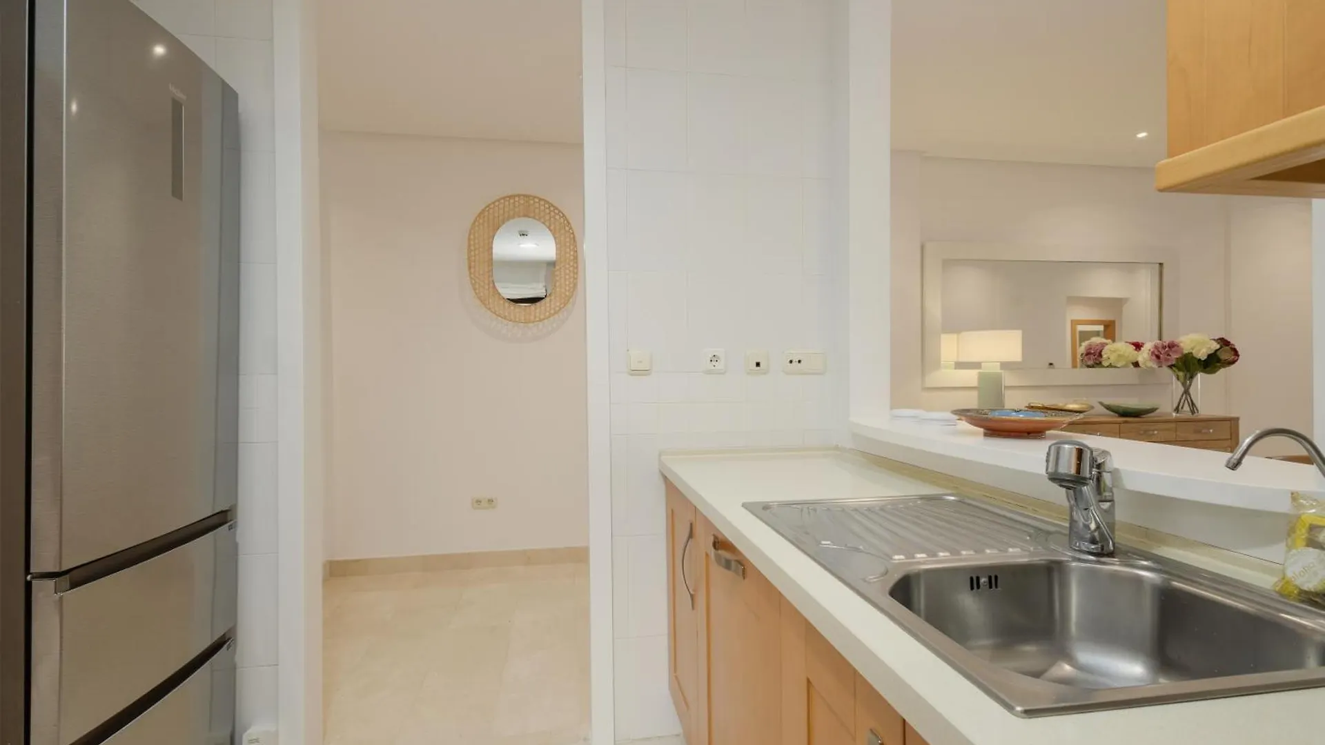3 Bedroom Apartment, With Private Garden And Terrace, In Puerto Banus Marbella 0*,  Španělsko