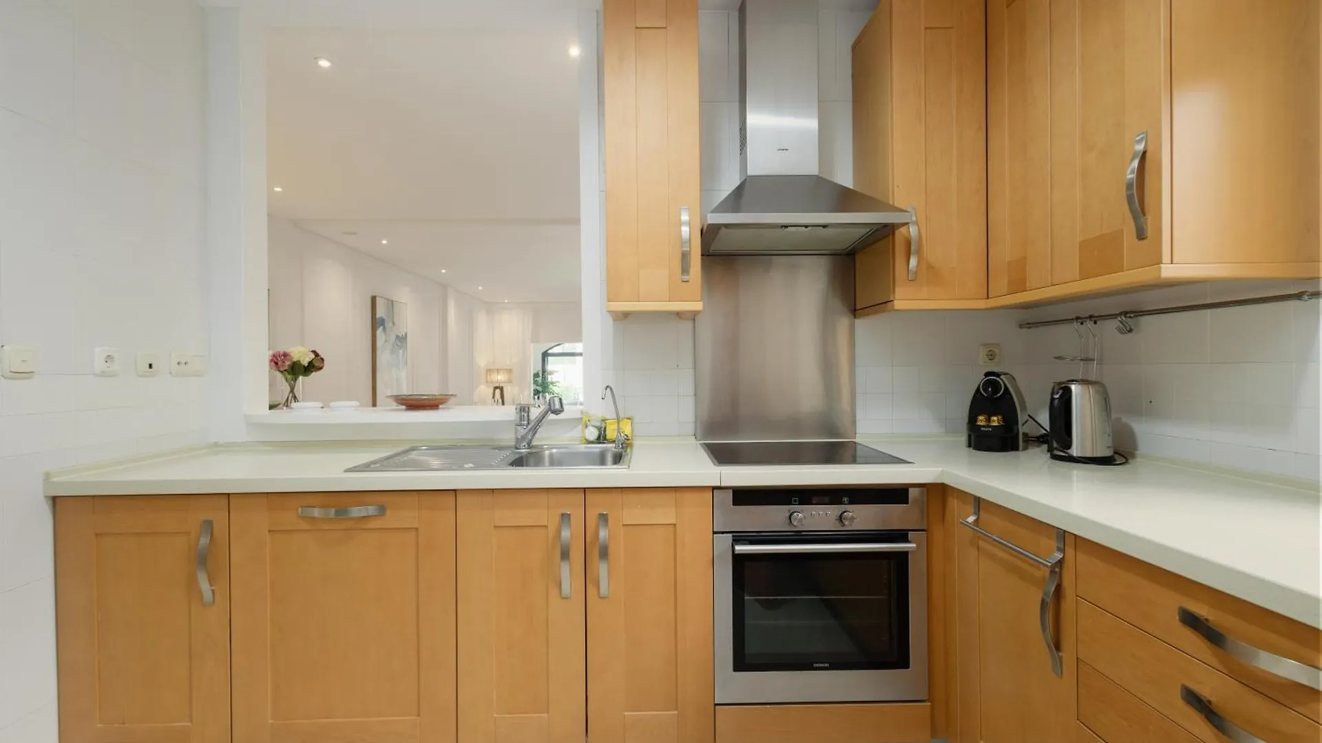 3 Bedroom Apartment, With Private Garden And Terrace, In Puerto Banus Marbella Apartmán