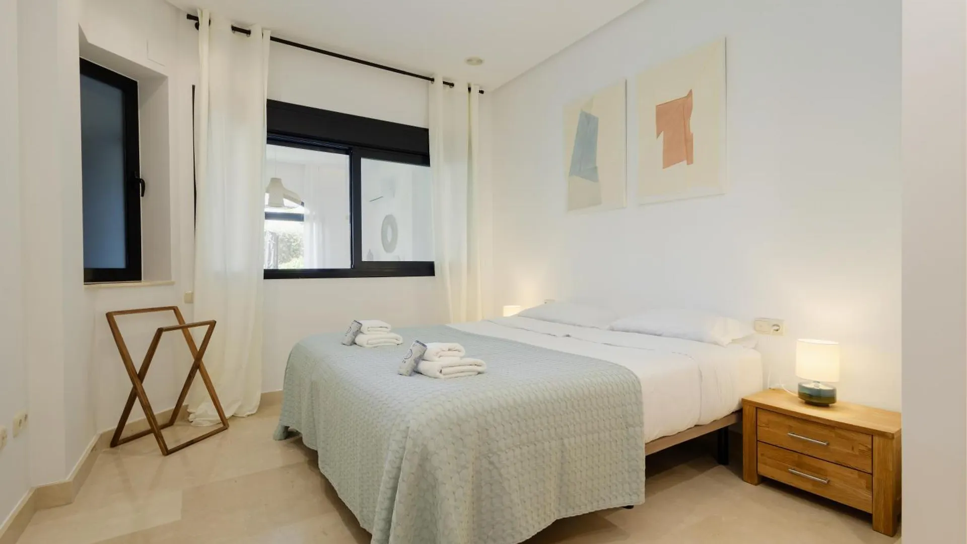 3 Bedroom Apartment, With Private Garden And Terrace, In Puerto Banus Marbella Apartmán